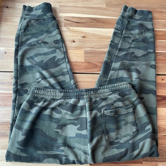 Green Camouflage Sweatpants Basic Babe - Picture 5 of 9